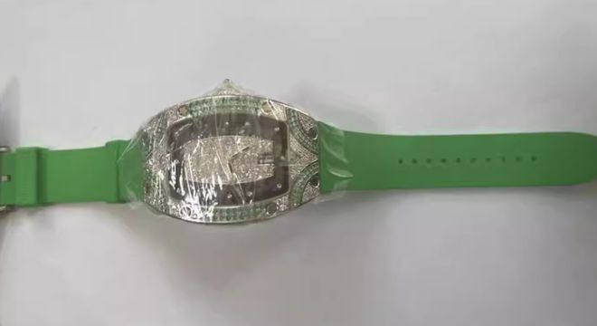 川中院拍卖手表一块22176万AG凯发成为马竞合作深℃丨银