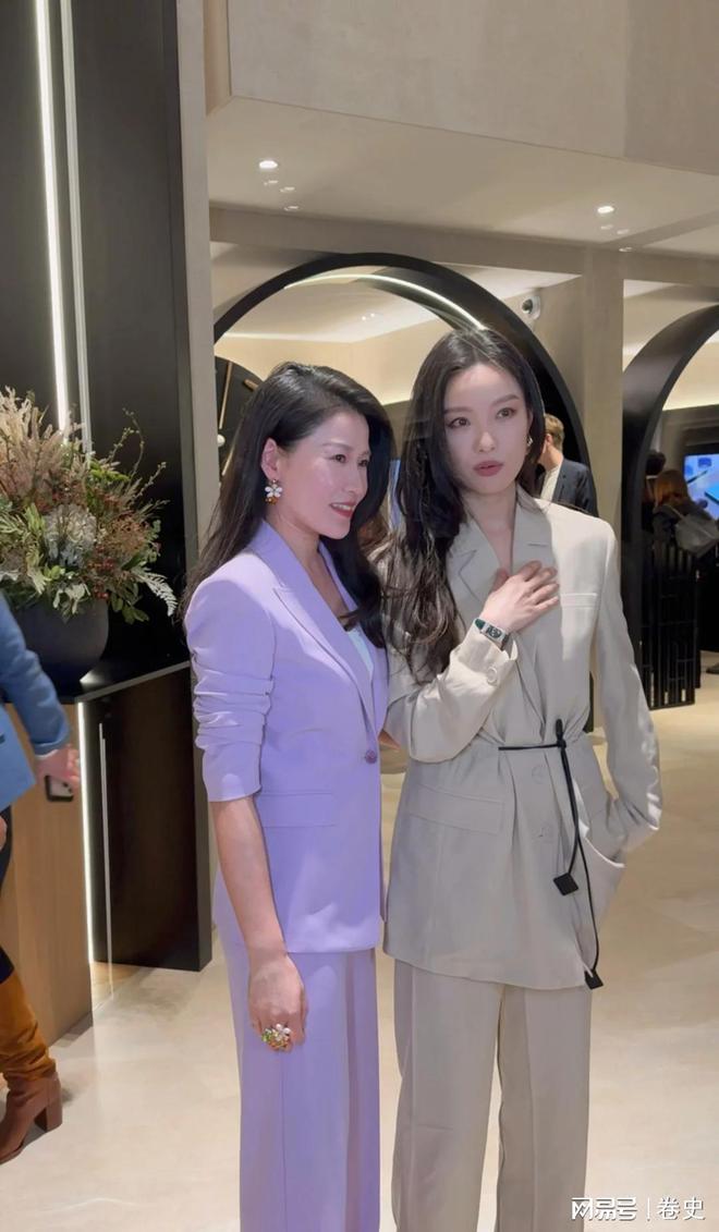 杰伦被谷爱凌的大长腿抢了风头日内瓦钟表展：一身西装的周(图10)