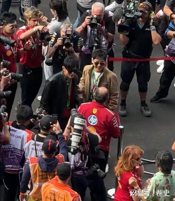 杰伦被谷爱凌的大长腿抢了风头日内瓦钟表展：一身西装的周(图8)