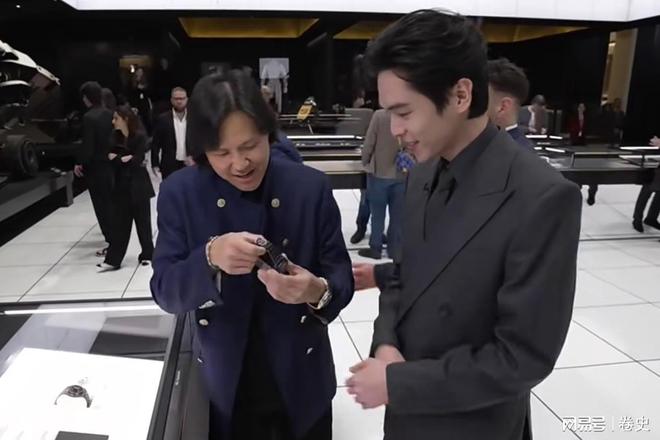 杰伦被谷爱凌的大长腿抢了风头日内瓦钟表展：一身西装的周(图6)