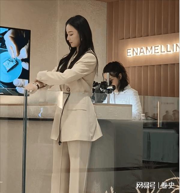 杰伦被谷爱凌的大长腿抢了风头日内瓦钟表展：一身西装的周(图12)