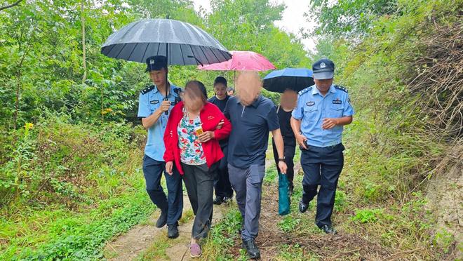 差一度影响搜寻获救地距定位点近10公里69岁老人茂县避暑走失：电话手表定位误(图1)